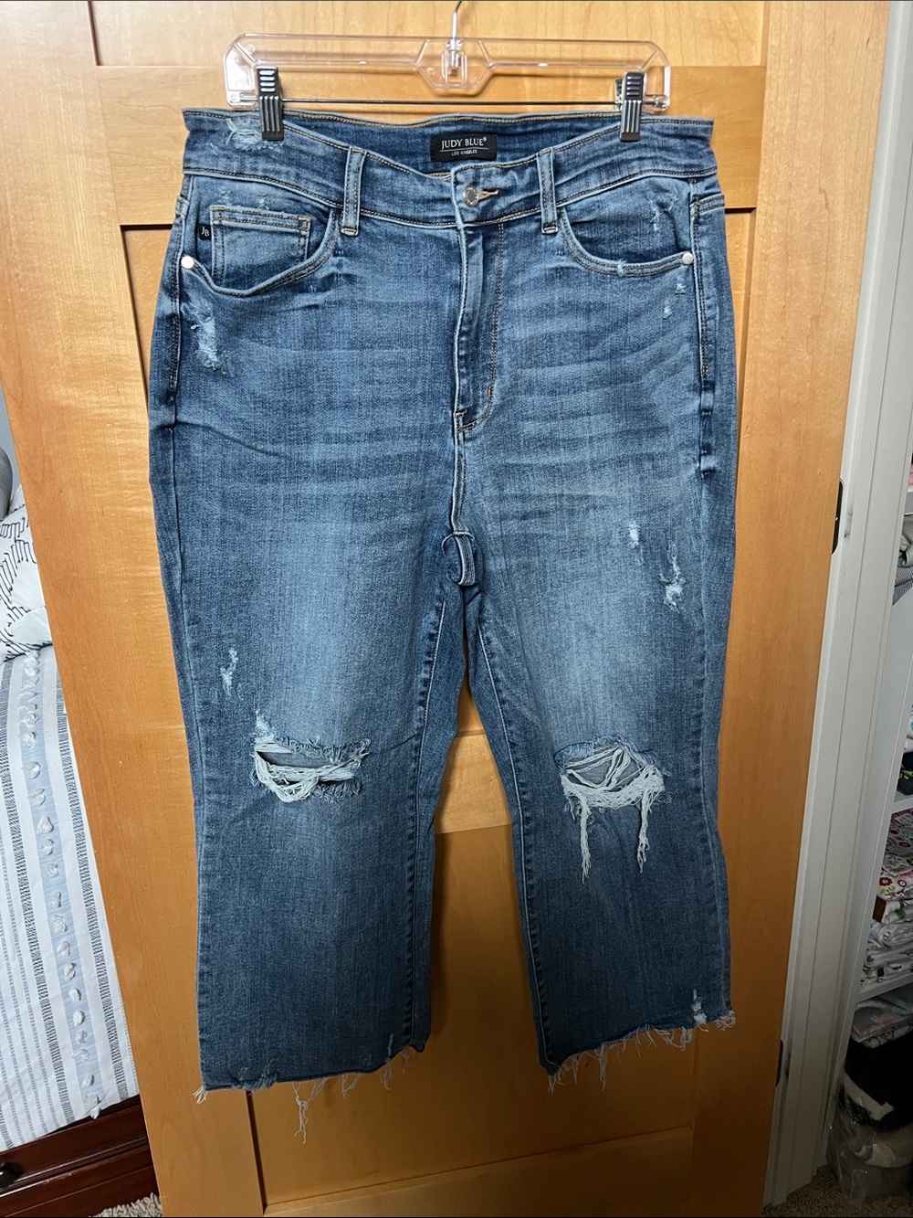 Judy Blue Mid-Rise Distressed Cropped Jeans